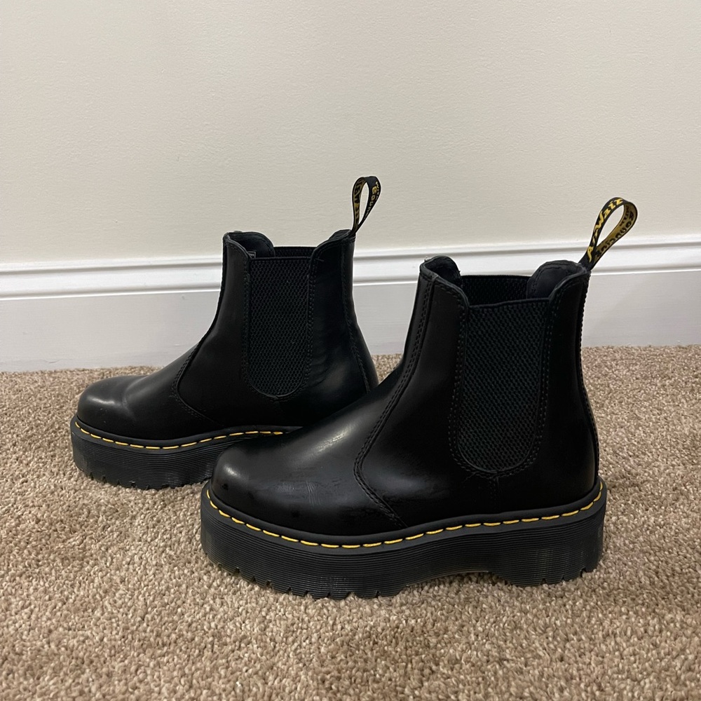 Doc Martens 2976 SMOOTH LEATHER PLATFORM CHELSEA BOOTS
